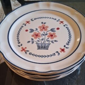 CUMBERLAND BRAMBLEBERRY SALAD PLATES